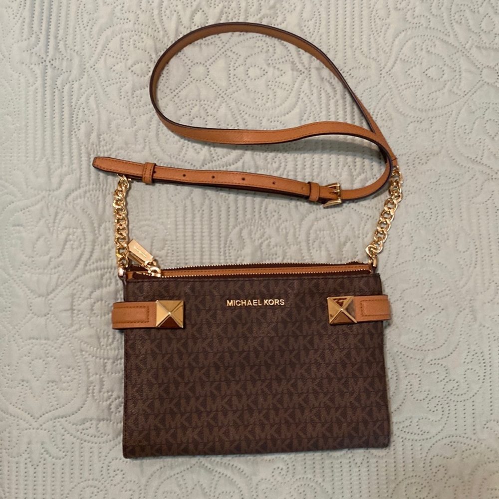 Brand new, never used cross body bag.